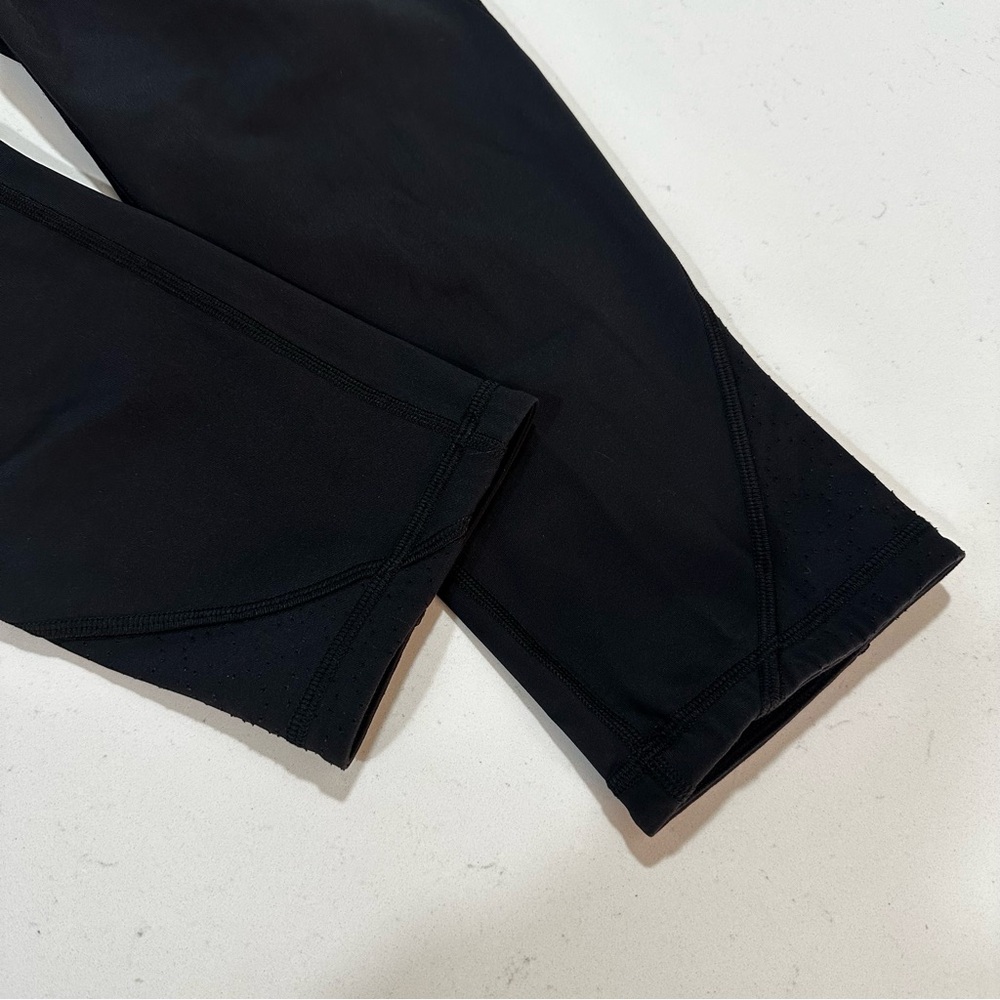 Lululemon Breezy Dot Crop *19" - Size 6 - Picture 6 of 12